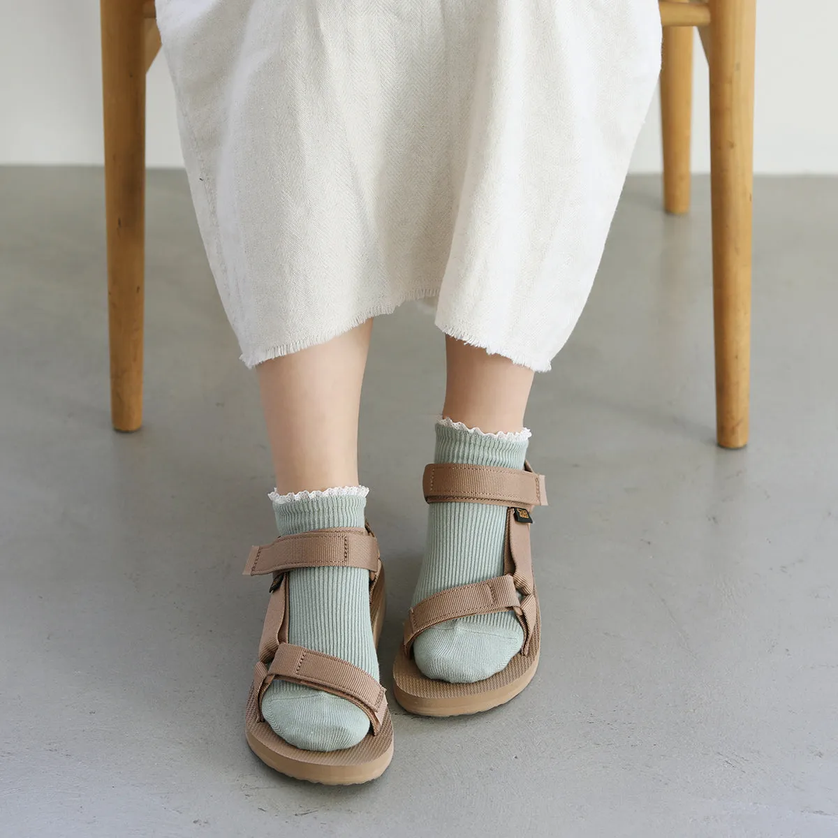 011120134 White Frill Rib Trainer Socks