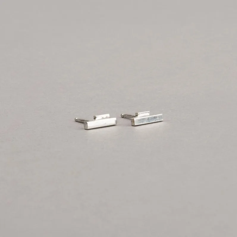 DOUBLE BAR STUD