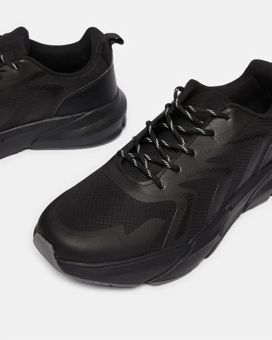 Men Black Material Block Trainer