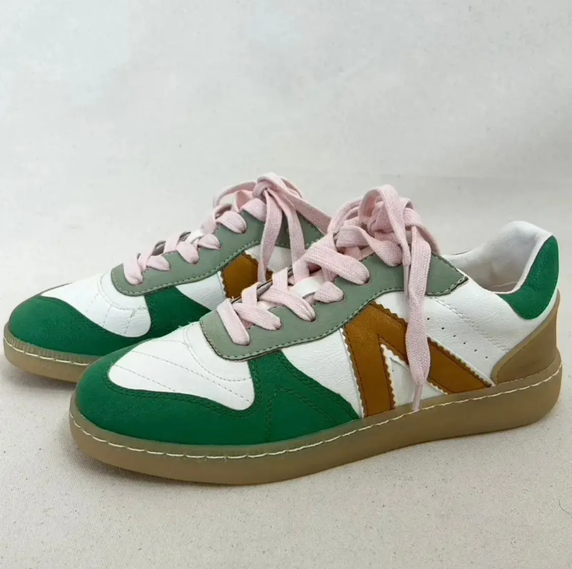 Mia Vesta Sneaker