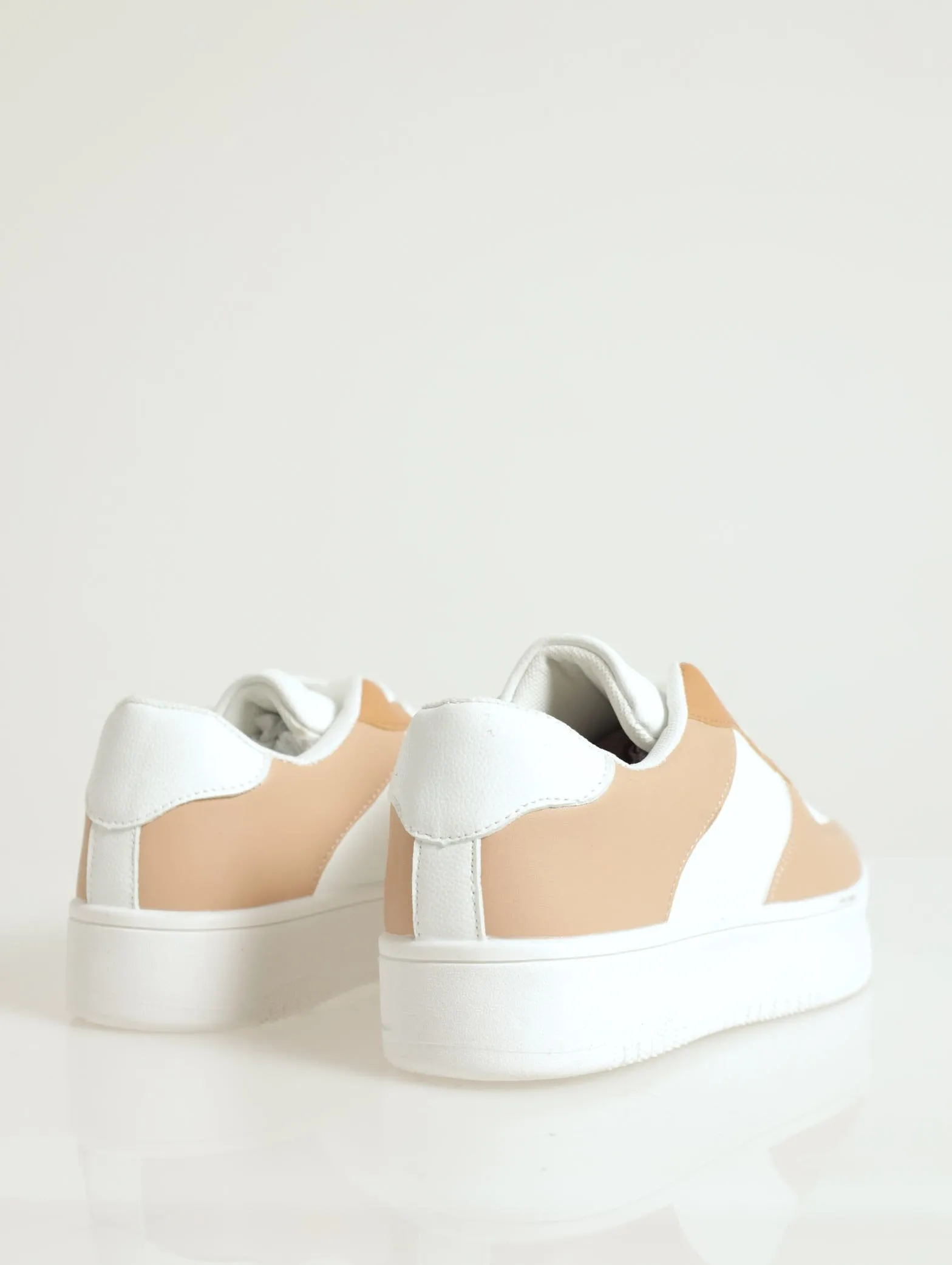 Pin Punch Vamp Sleek Street Sneaker - White/Beige