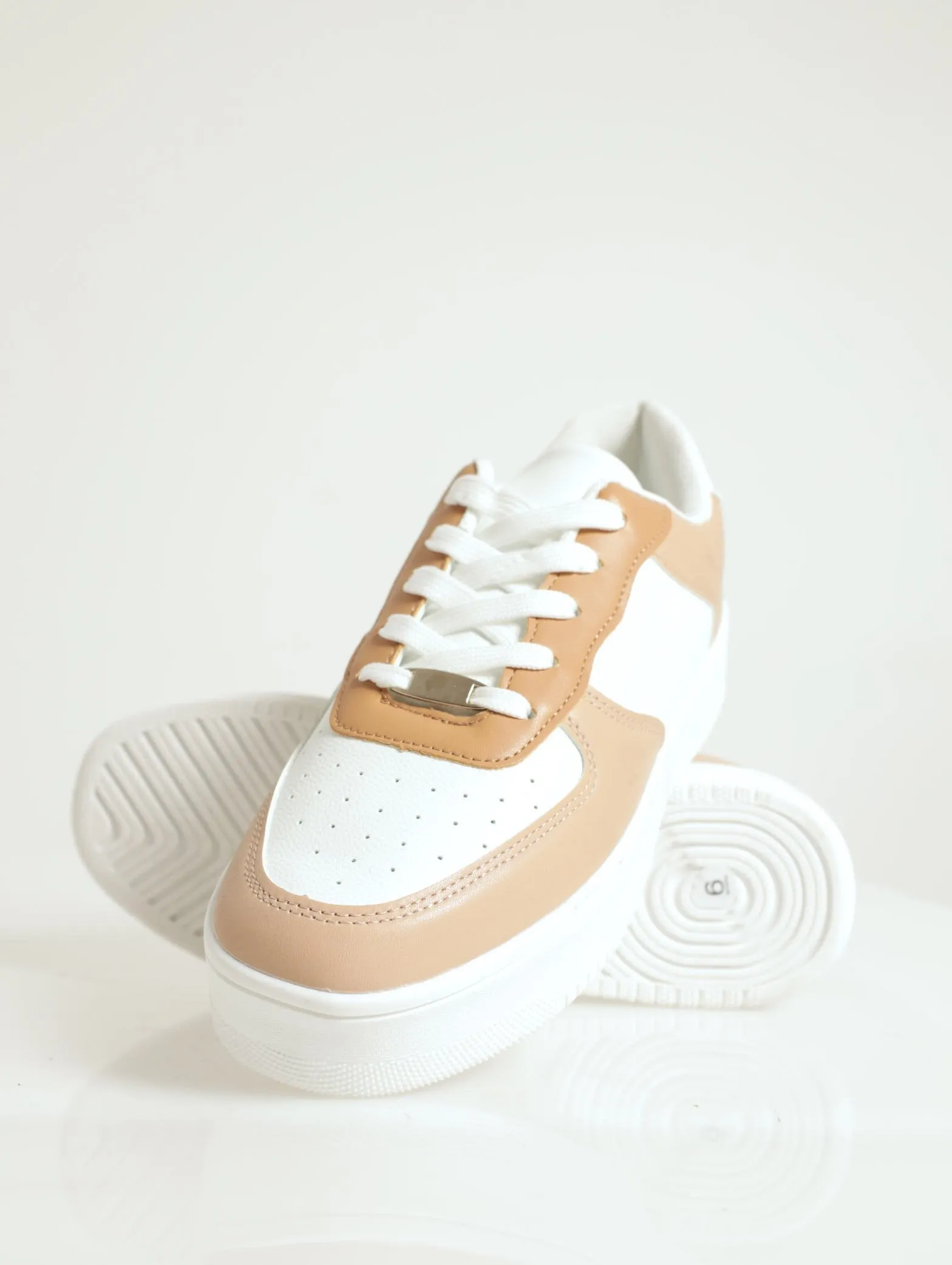 Pin Punch Vamp Sleek Street Sneaker - White/Beige