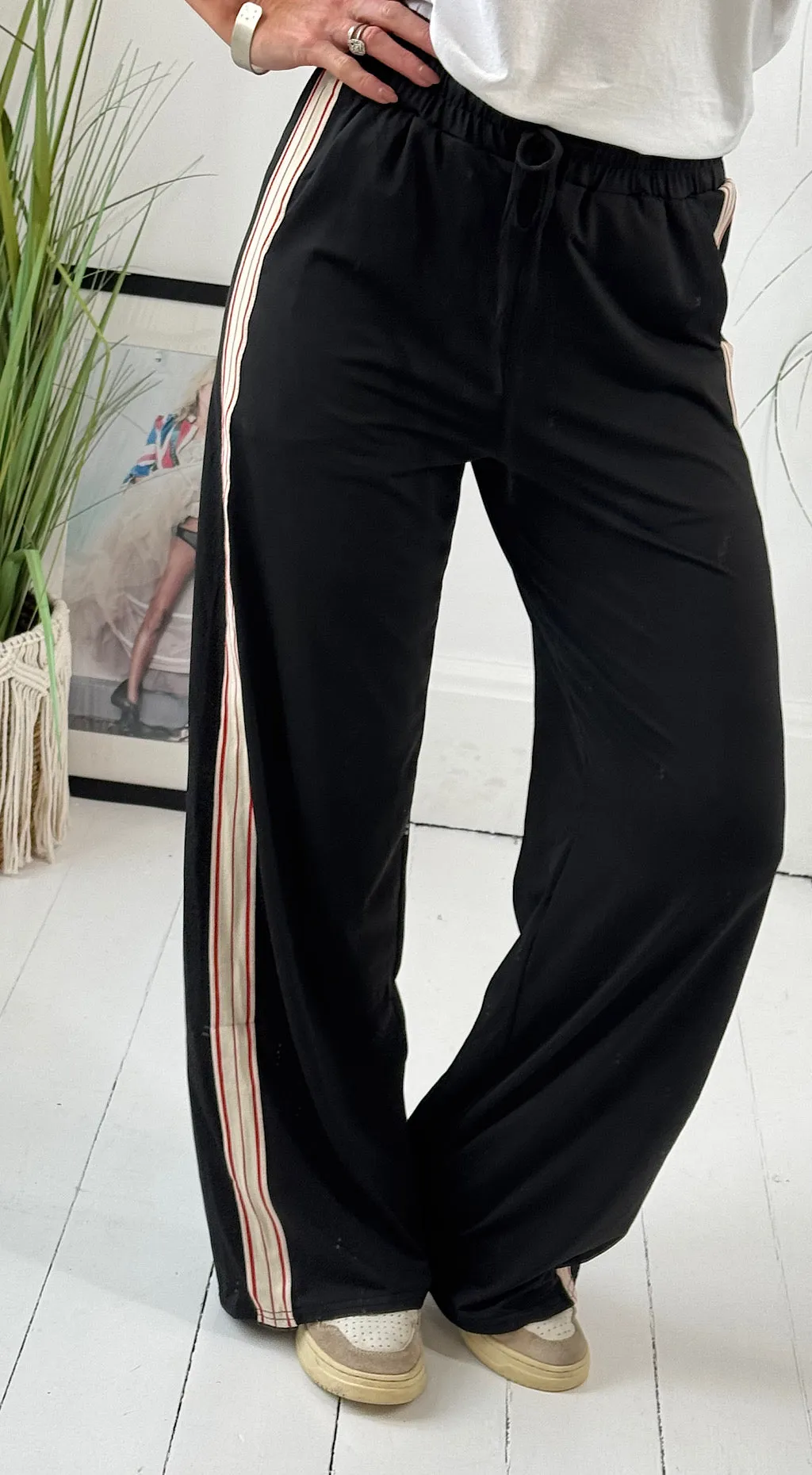 Retro Side Stripe Pant - Black