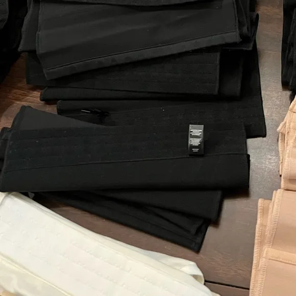 Skims onyx waist trainer