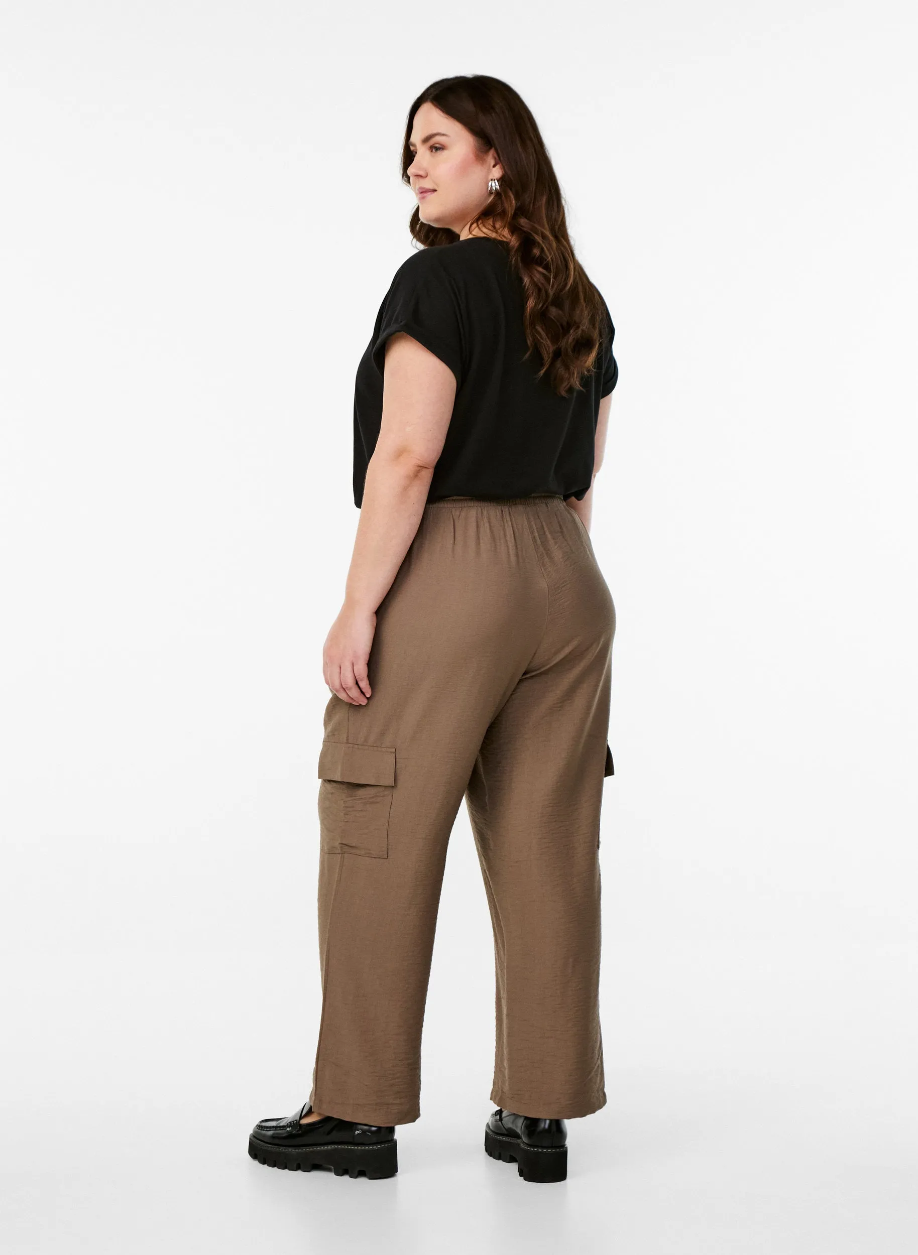 Zizzi Vilma Cargo Trousers in Brown